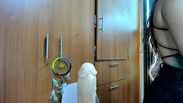 scarletr red online show from February 2026 12:08:01 AM