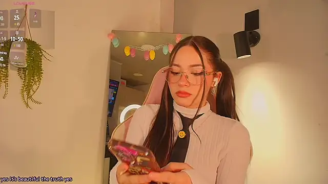 Melifluaa online show from April 2026 06:59:02 PM