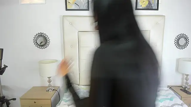 sara coor online show from October 2025 07:15:01 PM