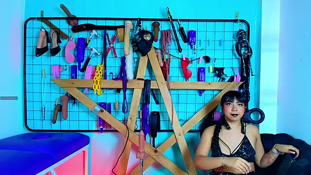 Mrmia bdsm extreme online show from December 2025 01:21:02 PM