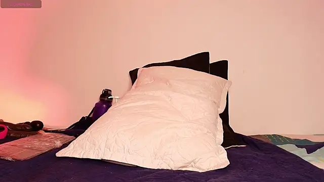 Snapshot of _alanarosse_ chatting on November 2025 03:11:02 AM alanarosse online show from November 2025 03:11:02 AM