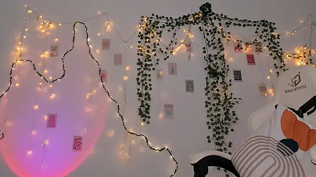 Snapshot of chic_sparkle chatting on November 2025 06:12:02 PM chic sparkle online show from November 2025 06:12:02 PM