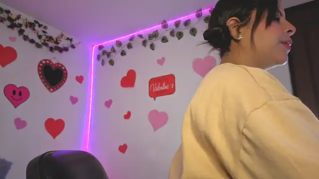 MiaCollinssx online show from February 2026 12:57:02 PM