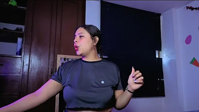MiaCollinssx online show from April 2026 02:19:02 PM