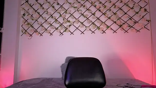 MiaCollinssx online show from October 2025 05:13:02 PM