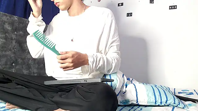 alexmark  online show from April 2026 01:01:02 PM