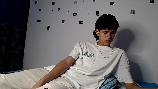 Snapshot of alexmark_ chatting on May 2026 05:42:01 PM alexmark online show from May 2026 05:42:01 PM