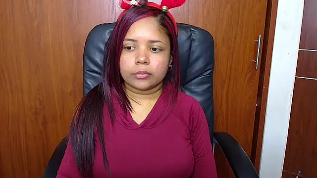 melikaronit2 online show from December 2025 05:56:02 PM