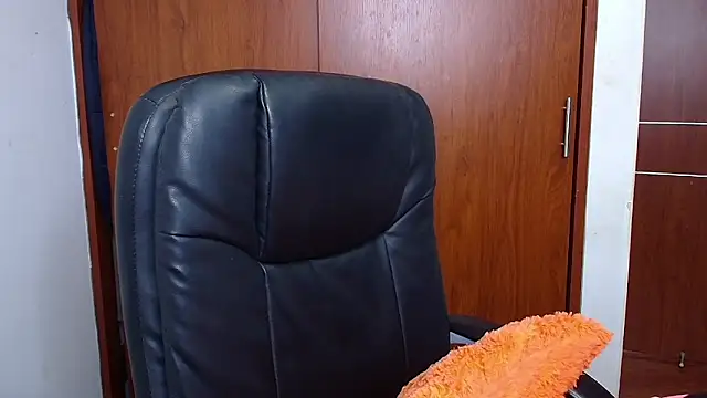 melikaronit2 online show from November 2025 05:05:02 PM