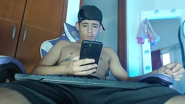 Snapshot of x_killuaa_x chatting on September 2025 08:27:02 PM x killuaa x online show from September 2025 08:27:02 PM