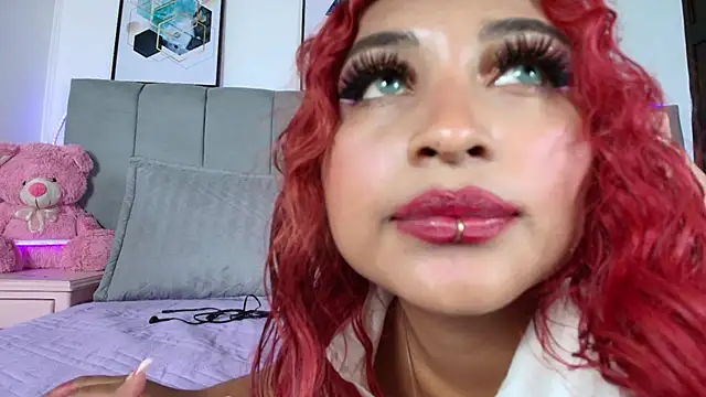 Naiaa Cruz online show from November 2025 08:01:02 PM