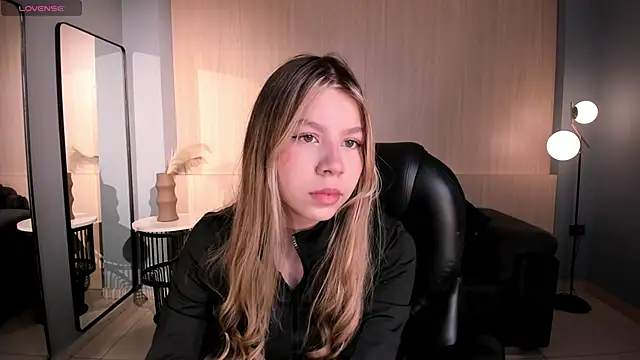 Snapshot of TiffannySins chatting on June 2026 02:55:01 AM TiffannySins online show from June 2026 02:55:01 AM