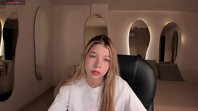 TiffannySins online show from May 2026 03:03:02 AM
