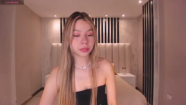 Snapshot of TiffannySins chatting on June 2026 06:02:02 PM TiffannySins online show from June 2026 06:02:02 PM