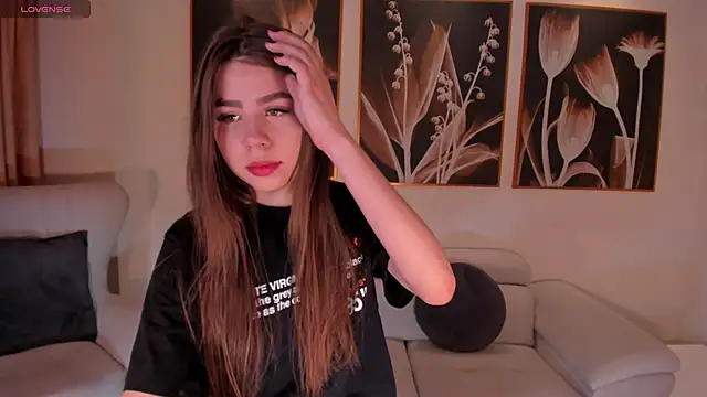 Snapshot of TiffannySins chatting on November 2025 11:09:01 PM TiffannySins online show from November 2025 11:09:01 PM