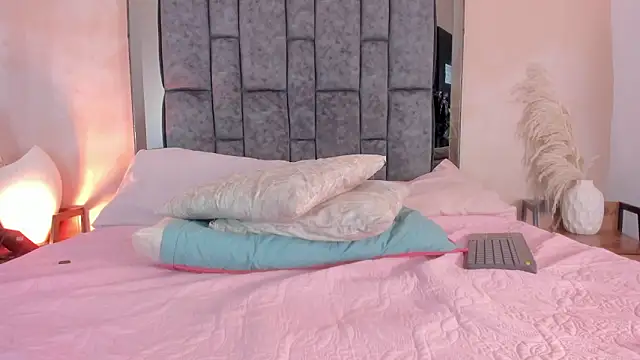  miss mia online show from February 2026 11:54:02 AM