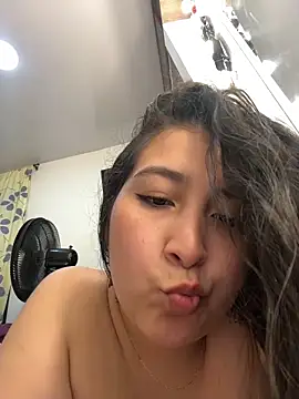 Snapshot of evelyn_1702 chatting on June 2026 08:24:02 PM evelyn 1702 online show from June 2026 08:24:02 PM
