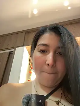 evelyn 1702 online show from March 2026 09:40:01 PM