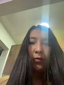 Snapshot of evelyn_1702 chatting on June 2026 06:36:01 PM evelyn 1702 online show from June 2026 06:36:01 PM