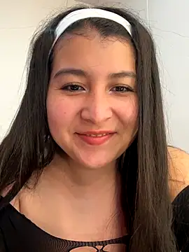 Snapshot of evelyn_1702 chatting on November 2025 09:40:02 PM evelyn 1702 online show from November 2025 09:40:02 PM