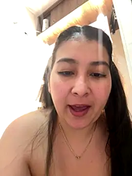 Snapshot of evelyn_1702 chatting on December 2025 12:21:02 AM evelyn 1702 online show from December 2025 12:21:02 AM