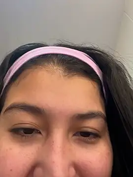 Snapshot of evelyn_1702 chatting on November 2025 07:51:01 PM evelyn 1702 online show from November 2025 07:51:01 PM