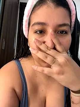 Snapshot of evelyn_1702 chatting on November 2025 07:51:01 PM evelyn 1702 online show from November 2025 07:51:01 PM