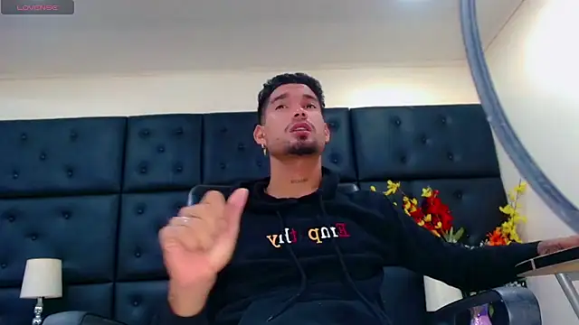 Snapshot of StivBigCock chatting on September 2025 02:51:02 AM StivBigCock online show from September 2025 02:51:02 AM