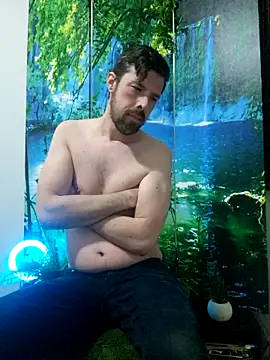 Snapshot of welcome-to-the-jungle chatting on March 2026 09:11:02 PM welcome-to-the-jungle online show from March 2026 09:11:02 PM