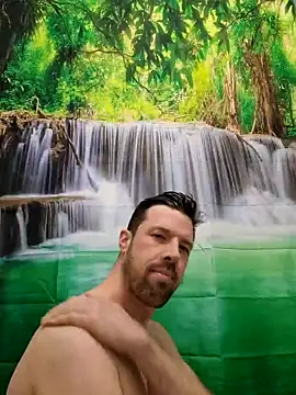 Snapshot of welcome-to-the-jungle chatting on January 2026 10:14:02 PM welcome-to-the-jungle online show from January 2026 10:14:02 PM