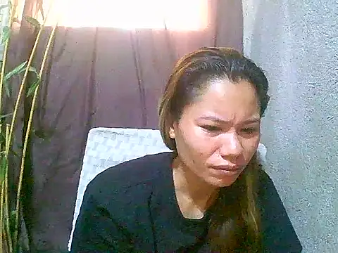 Snapshot of Sweeetgurll chatting on May 2026 01:42:01 AM Sweeetgurll online show from May 2026 01:42:01 AM