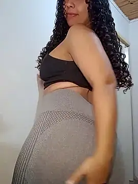 Snapshot of A_maddy chatting on November 2025 05:12:01 PM A maddy online show from November 2025 05:12:01 PM