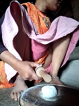 Snapshot of Monika_thakurr chatting on February 2026 03:39:02 AM Monika thakurr online show from February 2026 03:39:02 AM