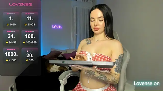 SelinaStorm online show from April 2026 01:42:02 AM