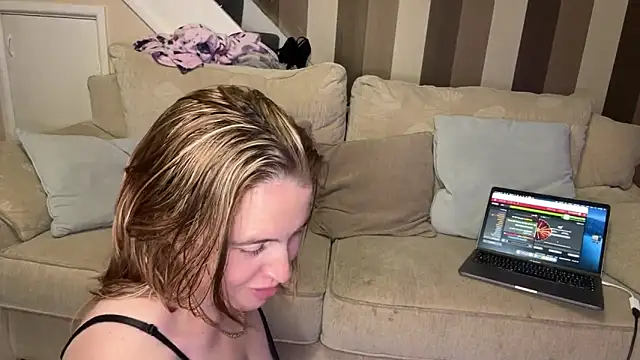 Snapshot of amberrose094 chatting on December 2025 09:16:02 PM amberrose094 online show from December 2025 09:16:02 PM