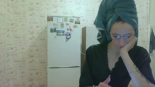 Lucy Divine online show from December 2025 02:27:02 PM