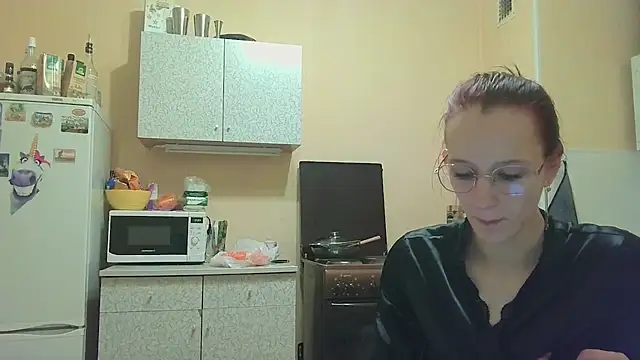 Lucy Divine online show from November 2025 07:39:01 PM