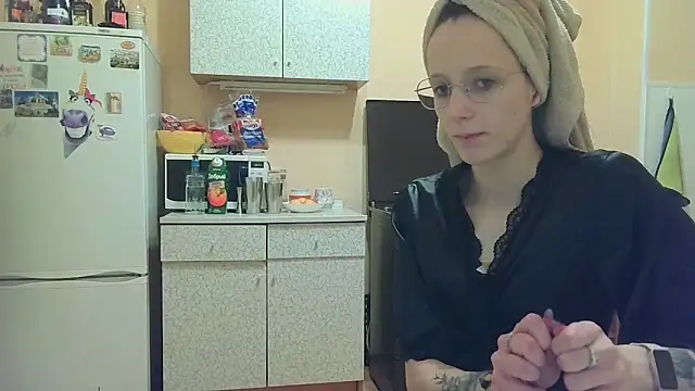 Lucy Divine online show from November 2025 05:06:02 PM