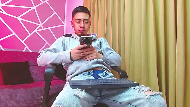 abnerdam01 online show from September 2025 03:49:01 AM