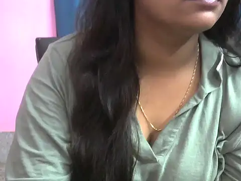 Snapshot of Queenxxx98 chatting on October 2025 06:30:02 PM Queenxxx98 online show from October 2025 06:30:02 PM