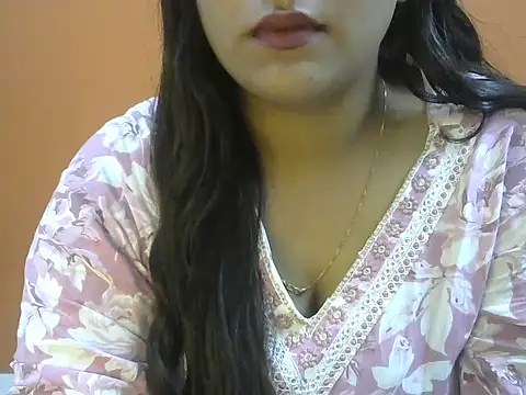 Queenxxx98 online show from December 2025 06:00:01 PM