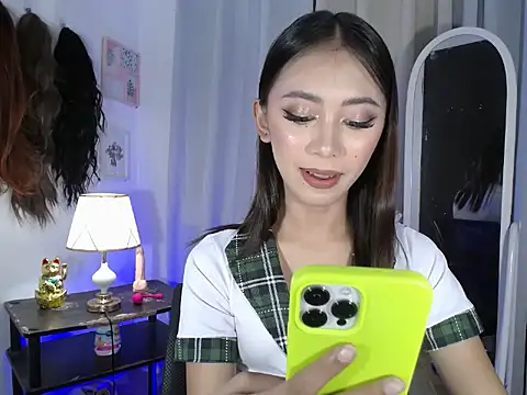 lovely kiannaHugecock online show from January 2026 05:17:01 PM