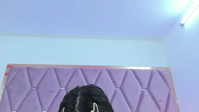 Snapshot of MaskedGirl_ chatting on October 2025 11:55:02 AM MaskedGirl online show from October 2025 11:55:02 AM