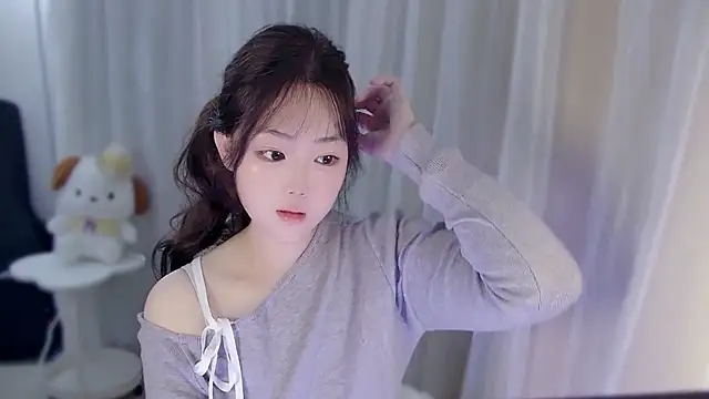 Snapshot of YUANYUAN-A chatting on November 2025 08:40:02 AM YUANYUAN-A online show from November 2025 08:40:02 AM