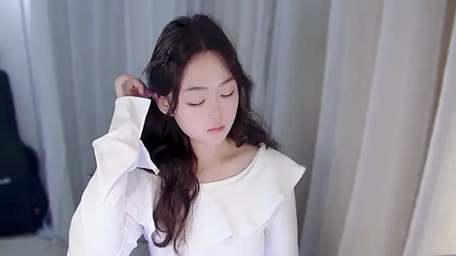 YUANYUAN-A online show from November 2025 09:04:02 AM