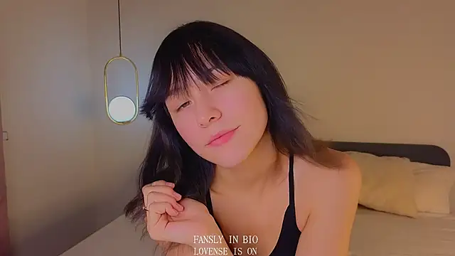 Snapshot of BritniBers chatting on November 2025 02:04:01 AM BritniBers online show from November 2025 02:04:01 AM