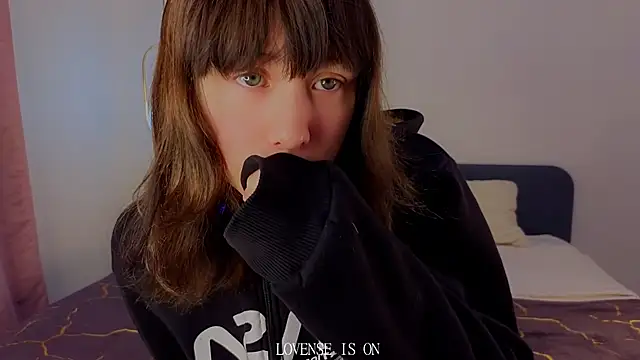 Snapshot of BritniBers chatting on November 2025 02:12:04 AM BritniBers online show from November 2025 02:12:04 AM