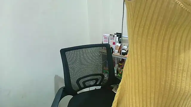 Snapshot of Aphrodities_28 chatting on November 2025 09:24:01 AM Aphrodities 28 online show from November 2025 09:24:01 AM