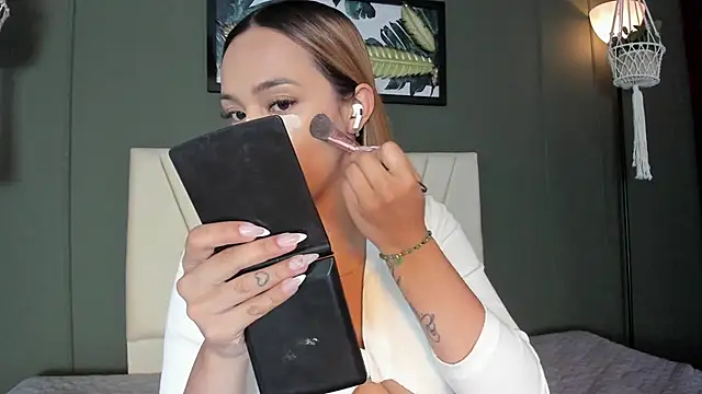 nikolevoshkie  online show from April 2026 12:20:01 PM