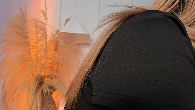 nikolevoshkie  online show from April 2026 09:39:33 PM